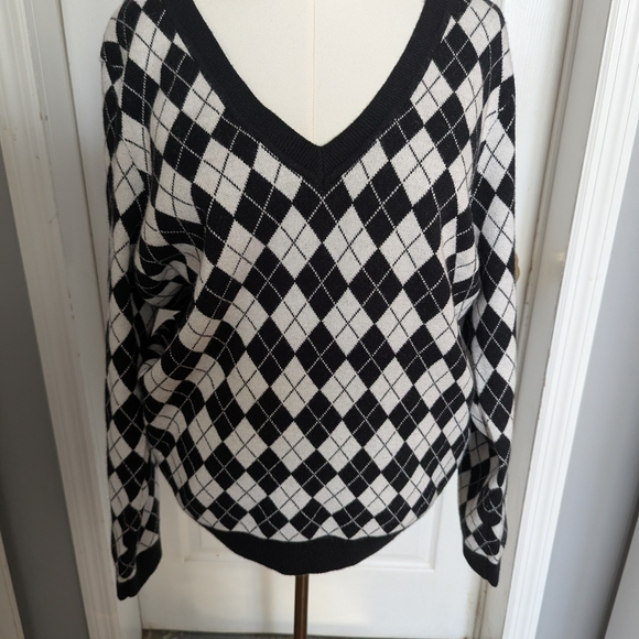 torrid Sweaters - Torrid Black and White Diamond V-Neck Sweater